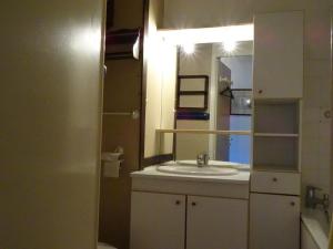 Studio cosy 4 personnes au pied des pistes avec parking et casier à skis - FR-1-602-49