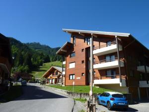 Studio spacieux au pied des pistes avec parking et balcon - FR-1-573-38