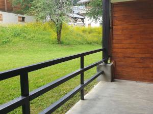 Studio spacieux au pied des pistes avec parking et balcon - FR-1-573-38