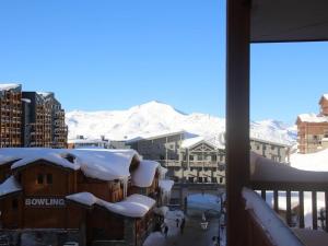 Appartement rénové chaleureux et moderne, 120m², 10-12 pers, accès direct aux pistes, stationnement inclus - FR-1-545-20