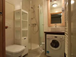 Appartement rénové chaleureux et moderne, 120m², 10-12 pers, accès direct aux pistes, stationnement inclus - FR-1-545-20