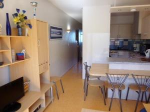 Appartement 6 pers avec balcon, accès pistes, parkings et casier à skis - FR-1-602-60