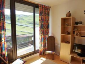 Appartement 6 pers avec balcon, accès pistes, parkings et casier à skis - FR-1-602-60