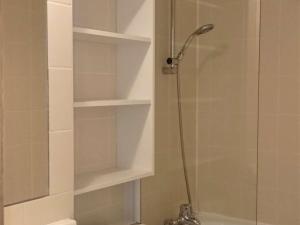Appart 4 pers, skis aux pieds, balcon, kitchenette, TV - FR-1-545-24