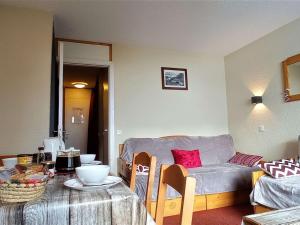 Appart 4 pers, skis aux pieds, balcon, kitchenette, TV - FR-1-545-24