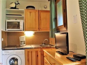 Studio cabine 5 couchages, proche commodités, téléski, balcon sud, ski casier - FR-1-330-531