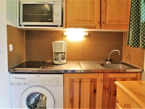 Studio cabine 5 couchages, proche commodités, téléski, balcon sud, ski casier - FR-1-330-531