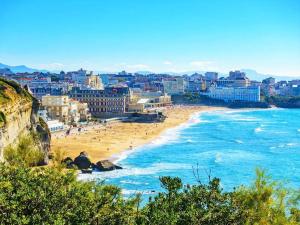 Superbe T2 rénové avec balcon et parking, à 150m de la Grande Plage de Biarritz - FR-1-3-517