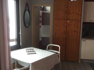 Studio pour 4 personnes avec ascenseur, parking gratuit et accès direct aux pistes - FR-1-602-82