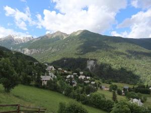 Grand studio 5 personnes avec balcon, parking, proche station - FR-1-322-435