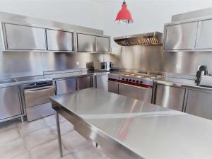 Gîte 15 pers. - Mobilité réduite - Proche Saint-Guérin - Parking, Salle de réunion, Ski room - FR-1-342-260