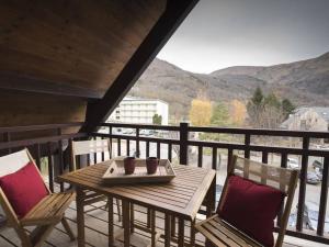 Appartements Duplex 10 pers, 98m², coeur du village, balcon, proche telecabine et thermes, parking prive, jacuzzi - FR-1-296-340 : photos des chambres