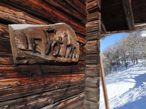 Chalet chaleureux pour 10 personnes avec cheminée et internet, proche des pistes - FR-1-342-224