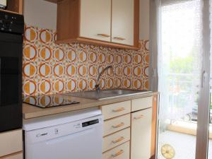 Studio Cosy avec Terrasse et Parking, à 30m de la Mer, Cagnes-sur-Mer - FR-1-252A-56