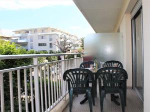 Studio Cosy avec Terrasse et Parking, à 30m de la Mer, Cagnes-sur-Mer - FR-1-252A-56