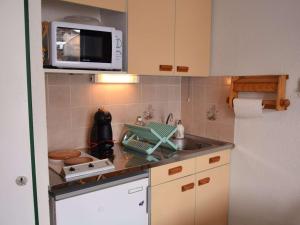 Appartements Appartement Risoul, 1 piece, 4 personnes - FR-1-330-542 : photos des chambres