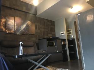 Cozy Condo Near NAIA with WIFI, Pool and Balcony