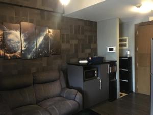 Cozy Condo Near NAIA with WIFI, Pool and Balcony