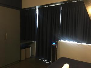 Cozy Condo Near NAIA with WIFI, Pool and Balcony