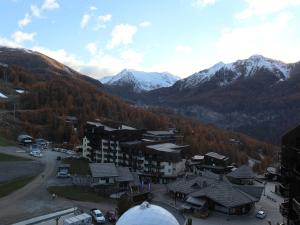 Studio équipé pour 4, skis aux pieds, animaux admis - FR-1-322-454