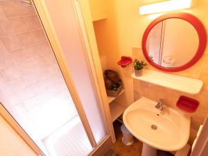 Appartements Confort et Acces Facile : Proche Telecabine, 2 Chambres - FR-1-296-364 : photos des chambres