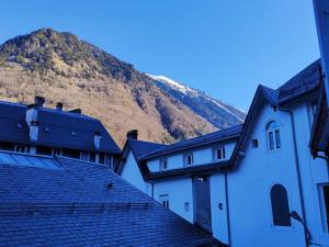 Duplex rénové 68 pers. centre Cauterets, WiFi - FR-1-234-274