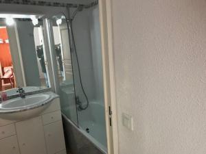 Appartement cosy 4 pers. avec terrasse, piscine, fitness et parking - À 300m des pistes - FR-1-404-336