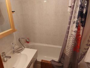 2 Pièces Pied des Pistes avec Parking, St-Jean-dAulps - FR-1-573-60