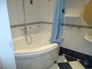 Romeo Family Apartments