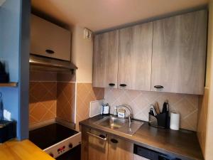 Appartement 3 étoiles avec piscine chauffée, à 50m de la plage de Trestraou, Perros-Guirec - FR-1-542-49