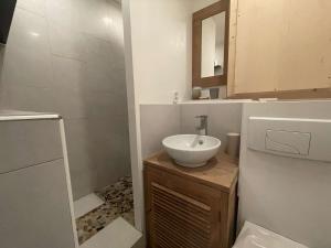 Appartements Appartement Saint-Martin-de-Re, 1 piece, 2 personnes - FR-1-246C-20 : photos des chambres