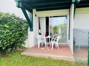 Appartements Studio Eglantine a Cambo-les-Bains, proche thermes, terrasse, parking, acces Internet, animaux OK - FR-1-495-106 : photos des chambres