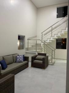 EXCELENTE E AMPLA CASA A 500 METROS DA PRAIA ( BARRACA AXÉ MOI )