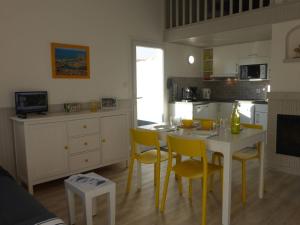 Maisons de vacances Maison Bretignolles-sur-Mer, 2 pieces, 4 personnes - FR-1-224A-1 : photos des chambres