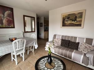 Cambo T2 avec terrasse sud et piscine - FR-1-495-59