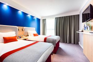 Standard Room with Free Hot Breakfast room in Holiday Inn Express Portsmouth Gunwharf Quays an IHG Hotel