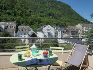 Appartements Appartement Bagneres-de-Luchon, 2 pieces, 4 personnes - FR-1-313-182 : photos des chambres