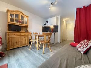 Appartements Studio Cabine au Calme avec Terrasse a Praz-sur-Arly - 4 Personnes, Parking et Casier a Ski - FR-1-603-14 : photos des chambres