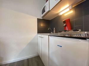 Appartements Studio Cabine au Calme avec Terrasse a Praz-sur-Arly - 4 Personnes, Parking et Casier a Ski - FR-1-603-14 : photos des chambres