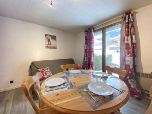 Appartements Studio Cabine au Calme avec Terrasse a Praz-sur-Arly - 4 Personnes, Parking et Casier a Ski - FR-1-603-14 : photos des chambres