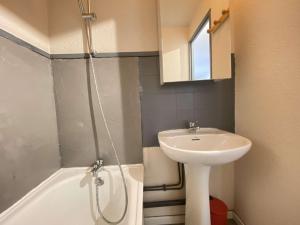 Appartements Studio Cabine au Calme avec Terrasse a Praz-sur-Arly - 4 Personnes, Parking et Casier a Ski - FR-1-603-14 : photos des chambres