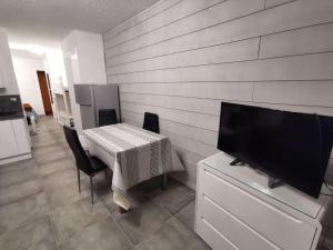 Appartements Studio Renove - Balcon Sud - 6 Pers - Ski/Randonnee - FR-1-393-155 : photos des chambres