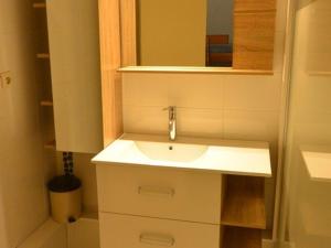 Charmant studio climatisé avec parking à 20m de la mer - FR-1-607-75