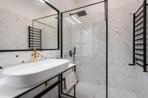 Astoria Boutique Suites- Best Location by BQA