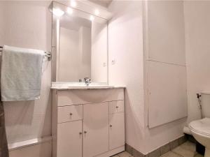 Appartements Studio cabine 2 pers, sud, balcon, a 100m telesiege, ski locker - FR-1-525-196 : photos des chambres