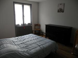 Appartements Coquelicot, Entre Volcans d Auvergne et Sancy, Orcival. : photos des chambres