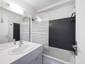 Studio spacieux 46 pers, au pied des pistes, balcon sud-ouest, proche commerces - FR-1-398-639