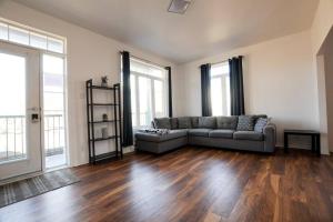 The 1810 - Spacious with balcony - North of Quebec