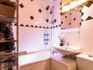 Appartements Studio pour 4 personnes a Saint Lary Pla d'Adet avec cuisine et TV - FR-1-296-370 : photos des chambres