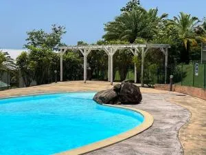 Zabana Lodge, dans un jardin tropical avec piscine - Basse-Terre